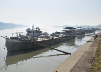 Дунав гони 6 метра, залива острови