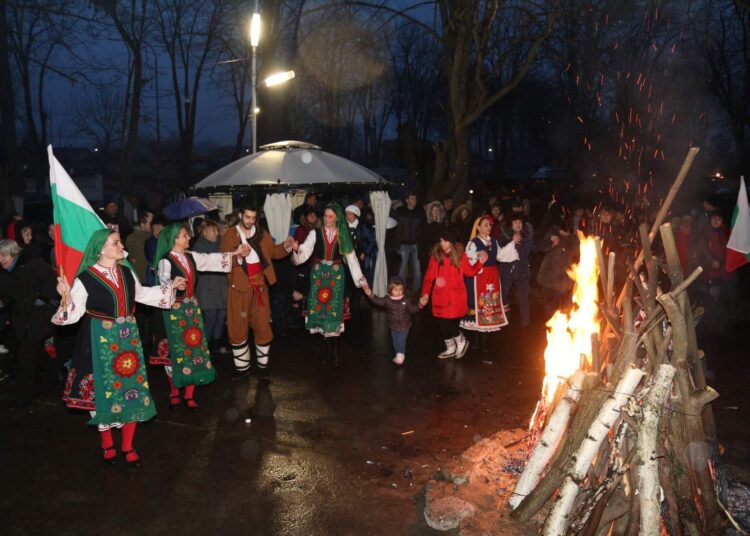 В Козлодуй си простиха с хоро под звездите 1 FB IMG 1519036921060