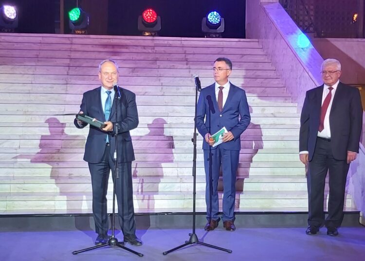 Кметът на Търговище с отличие от НСОРБ за принос в местното самоуправление 1 IMG 50c8eeadd2fb75e9798ed29dccd01814 V