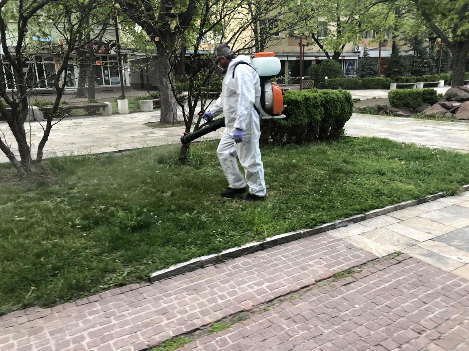 Пръскат срещу кърлежи в 05,00 часа сутринта