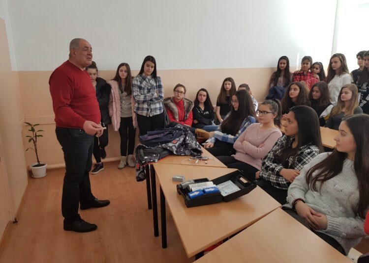 Полицаи с лекциии пред ученици срещу наркотиците 1 IMG 70baf5e05a9976405b47ea35eb8d6d62 V 2 1