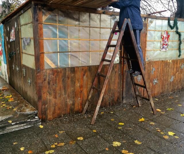 Почват празничните черпения в сглобяемата кръчма "Сам дойдох" 1 IMG 7d9f2544df63511e6bb66bcb8d6676a8 V
