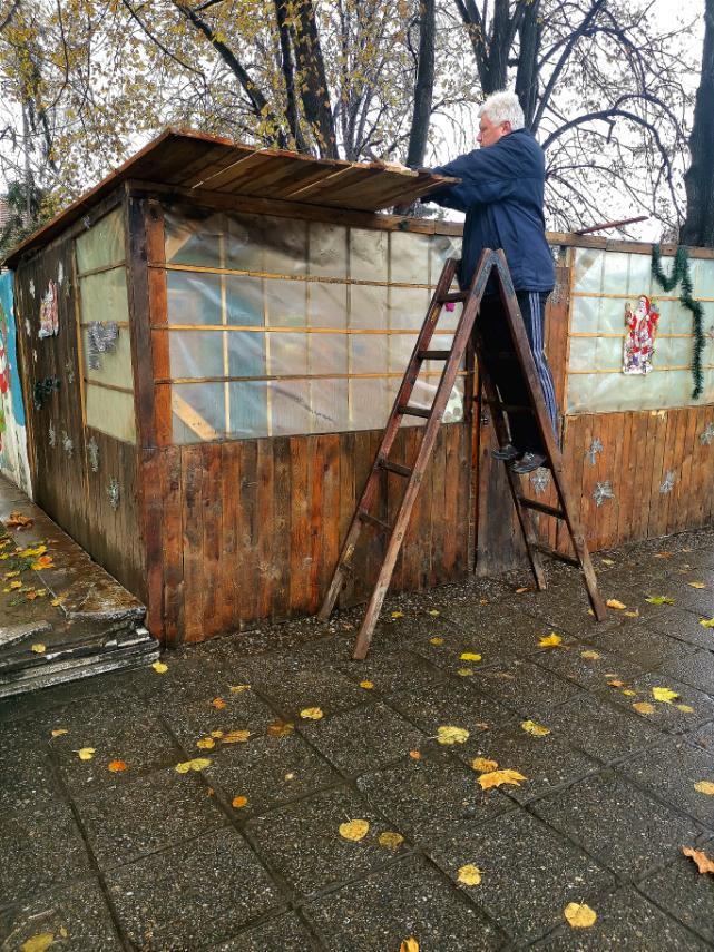 Почват празничните черпения в сглобяемата кръчма “Сам дойдох”