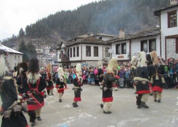 4000 на маскадара в Широка лъка, кукери огласяха с чанове (снимки)