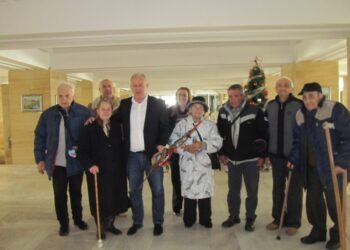Възрастни хора от Дома във Фатово гостуваха на кмета Мелемов