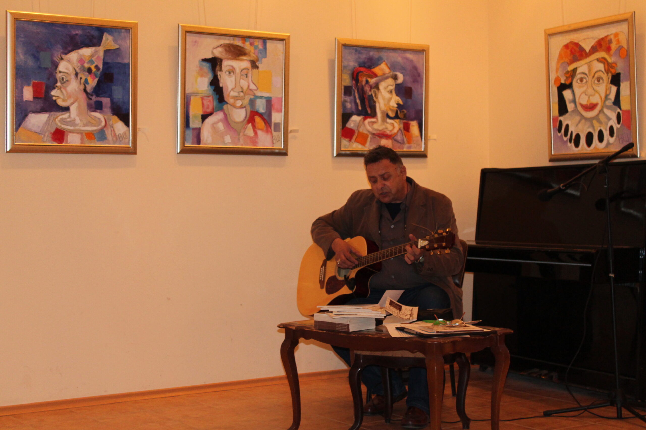 Валентин Шалтев представи картини и стихове в каварненската галерия