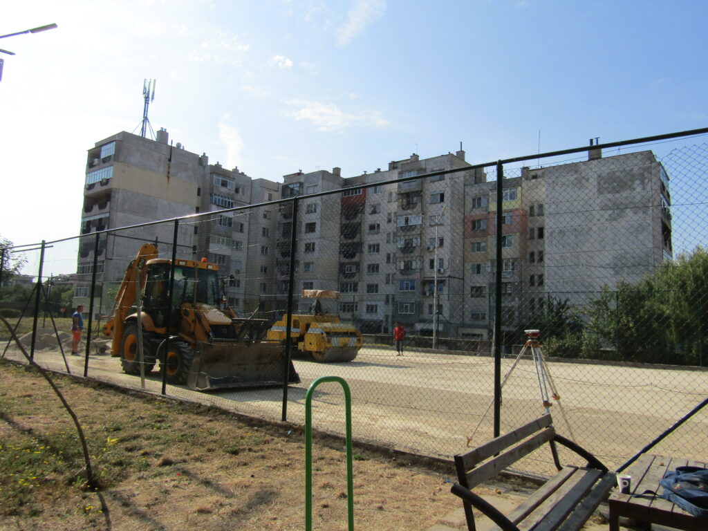 Община Разград започна рехабилитация на занемарени детски площадки 3 IMG 0519