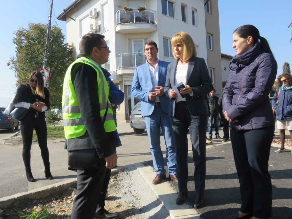 Кметът Фандъкова провери канализацията в кв. „Бенковски“ 1 IMG 0526 1