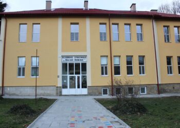 Връщат и големите ученици в училище за втория срок