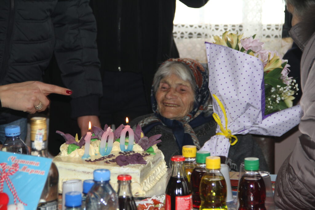 Баба Афросина от Палатово стана на 100 г. 2 IMG 1548