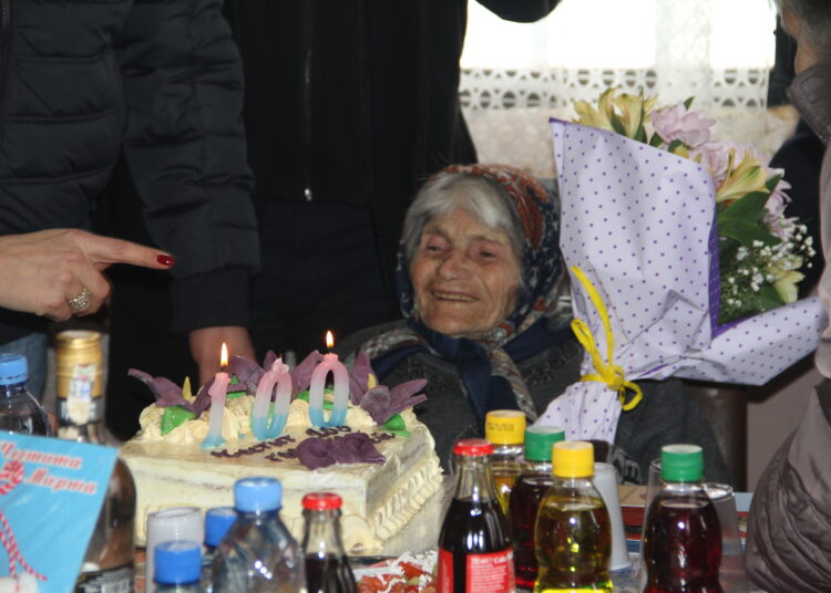 Баба Афросина от Палатово стана на 100 г. 1 IMG 1548