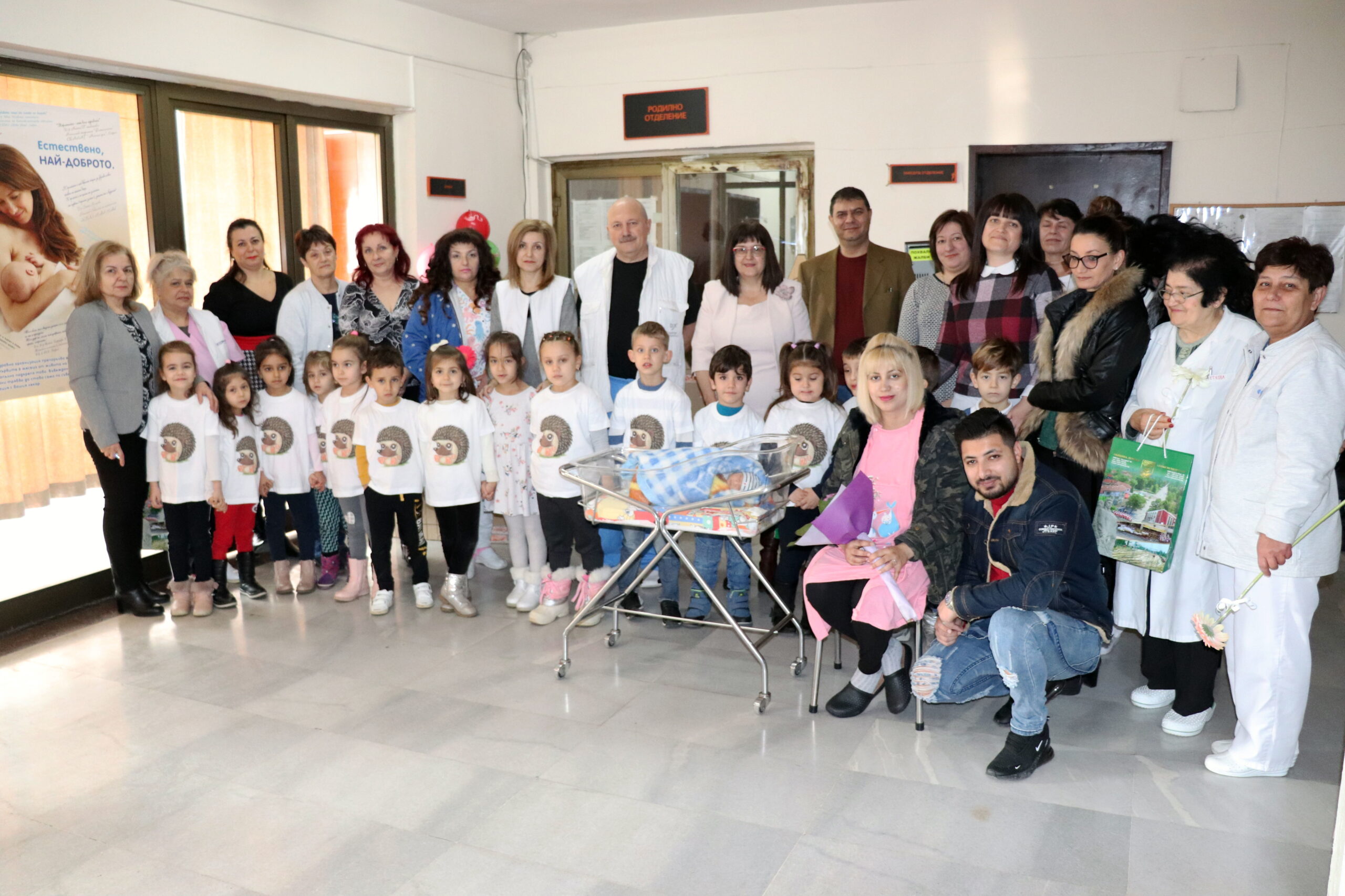 Десетки поздравиха бебе на годината в Левски 8 Десетки поздравиха бебе на годината в Левски