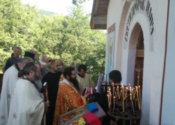 Стотици  на възкръсналия храм “Св. Пророк Илия” в Илия