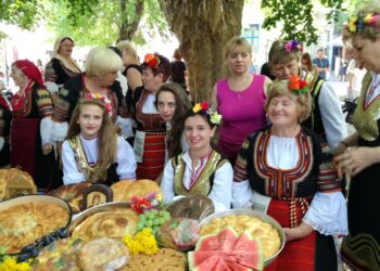 Кюстендилки замесиха Богородични пити за Панагия