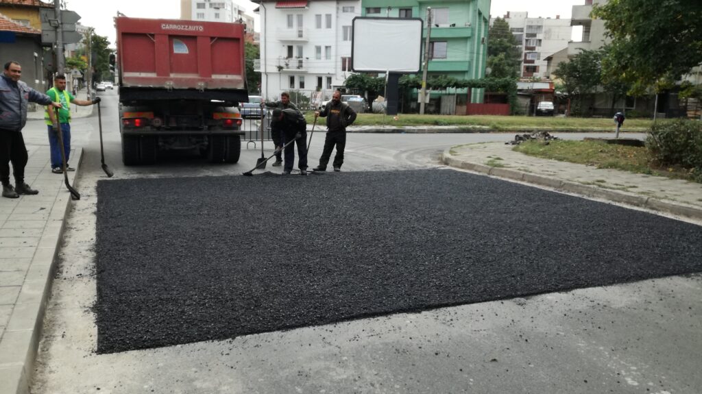Ремонтират 4 улици в Дупница и махленски пътища по селата 2 IMG 20171001 110710