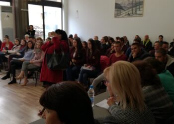 Тийнейджъри от Дупница искат консулства от просветния министър