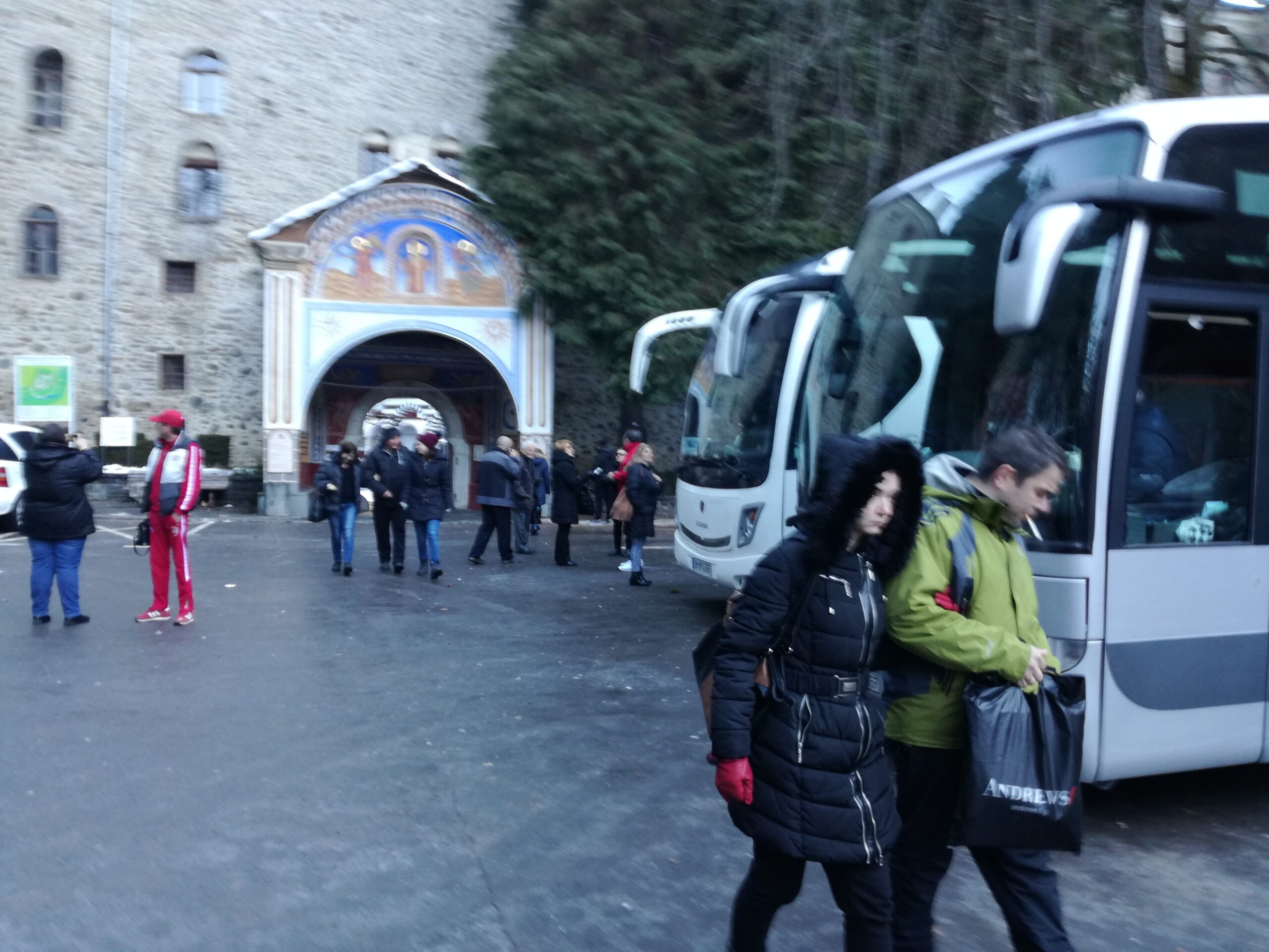 Спряха автобусите до Рилския манастир