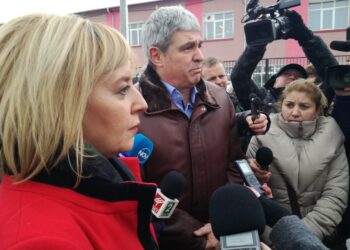 Манолова и синдикати при дупнишките шивачки