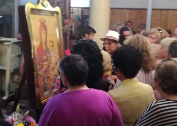 Носят чудотворна икона на Богородица във Видин