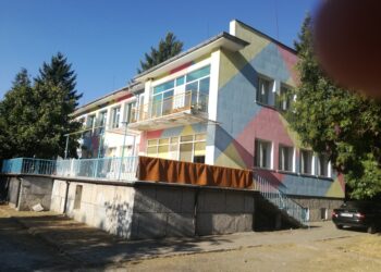 Недоремонтирана забавачка отваря за деца