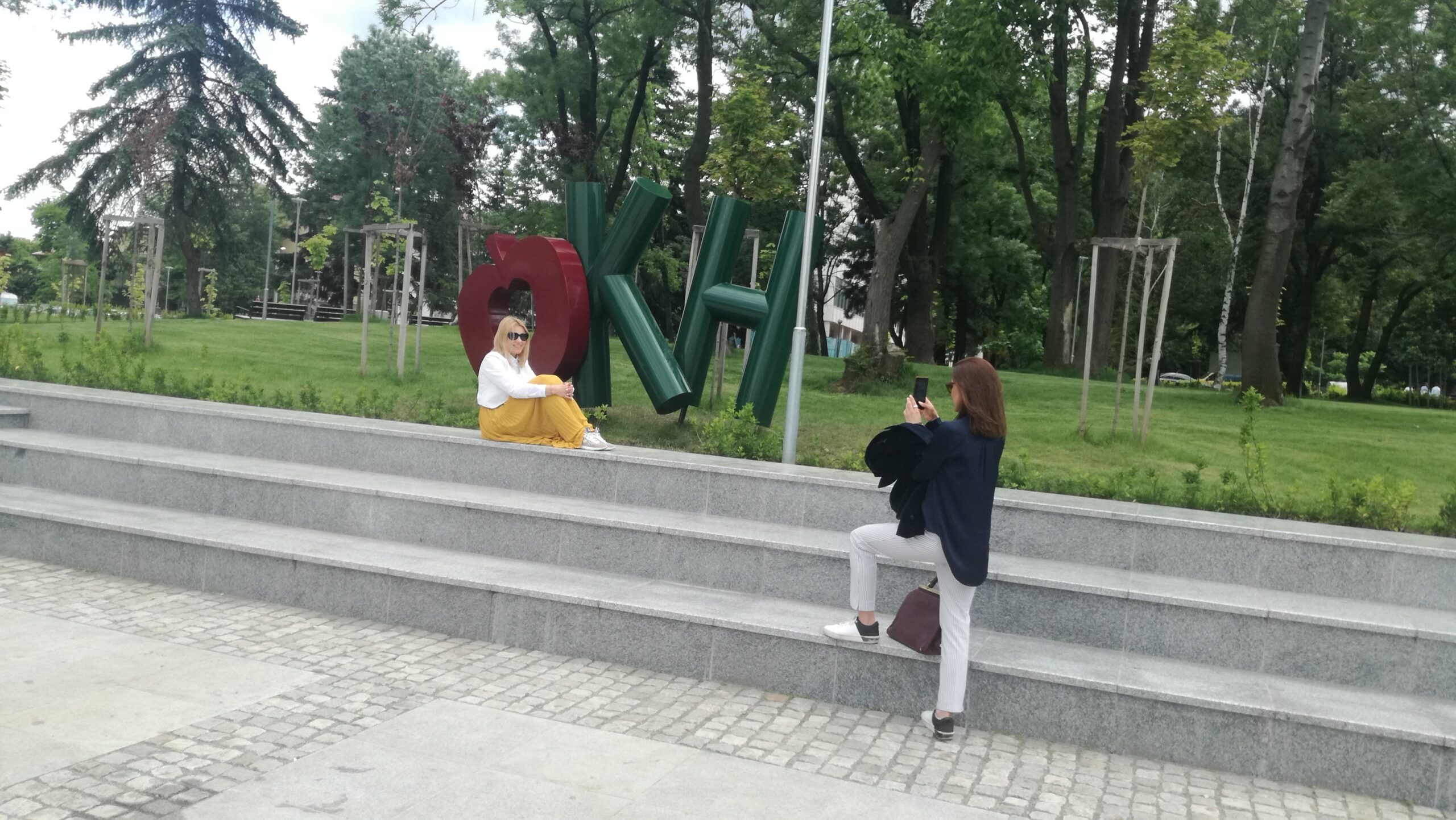 Ябълка с "КН" краси парк в Кюстендил 8 Ябълка с “КН” краси парк в Кюстендил