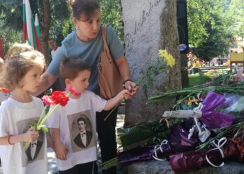 Кюстендилци и дупничани с поклон пред Апостола
