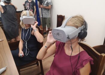 Туристи покоряват висини с очила от бъдещето