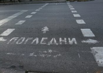Боядисват спешно избледнели „зебри”