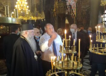 Журналисти ще платят глоба заради непоставена маска в Рилския манастир заедно с премиера 