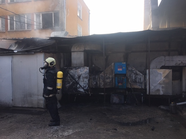 Грандиозен пожар стресна цял град