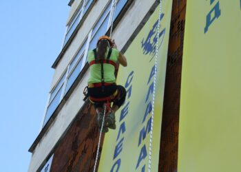 Спелеолози изкачваха сградата на Областната управа в Стара Загора
