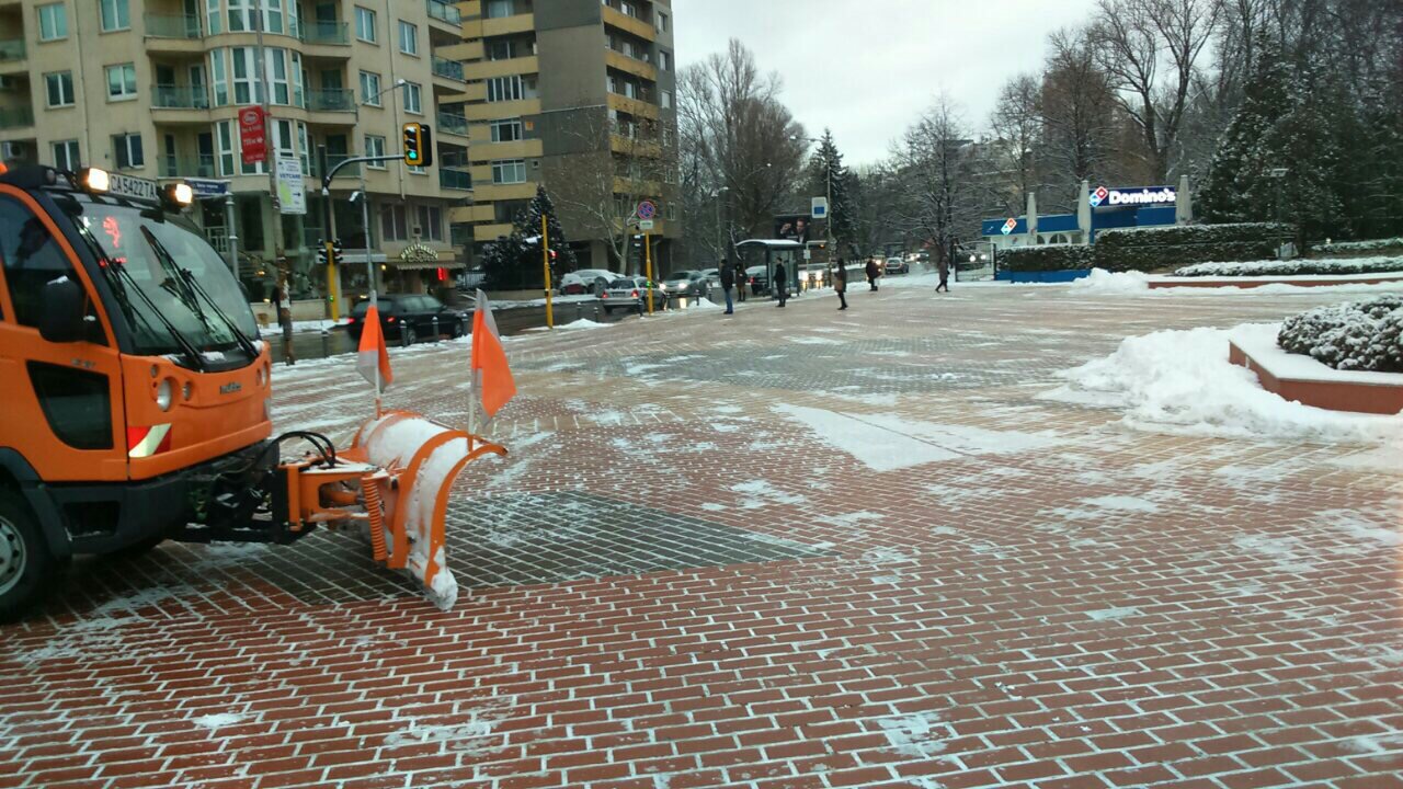 В София смесите срещу снега свършиха, докараха нови 9 В София смесите срещу снега свършиха, докараха нови