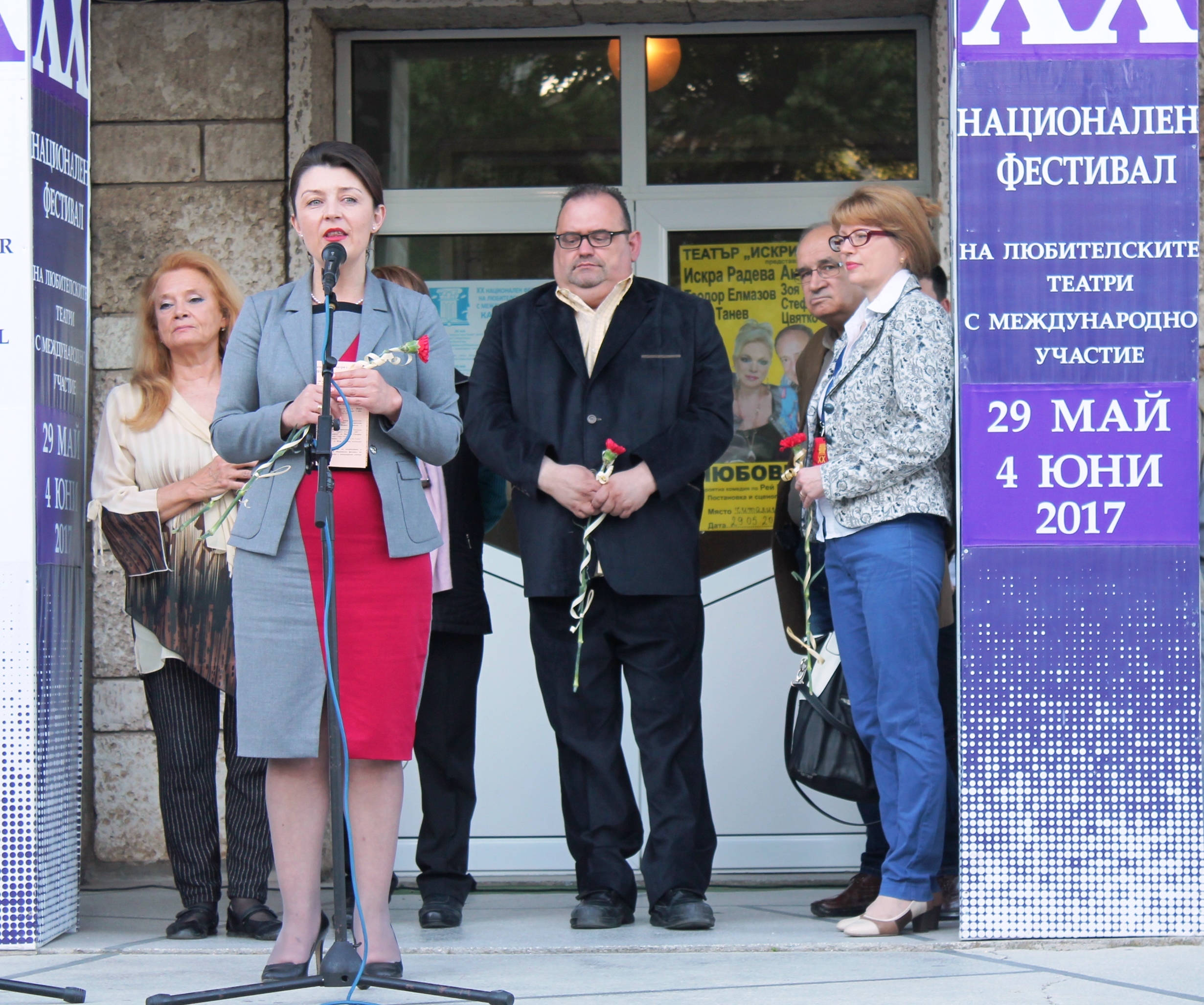 Кметът на Каварна откри фестивала на любителските театри