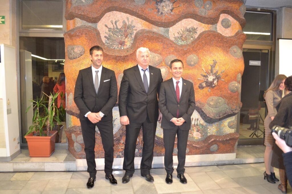 Почетни консули дариха над 2 тона дезинфектанти на Пловдив 1 IMG 6325