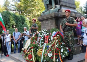 Стотици русенци отбелязаха 131 години от Съединението на България (СНИМКИ)