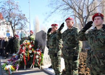 Цветя и оркестър за Освобождението на Хасково