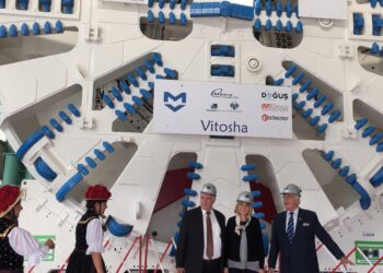 1600-тонна “Витоша” идва по Дунав за метрото