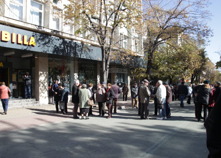 Шуменските пенсионери протестират за по-високи пенсии 1 IMG 8132