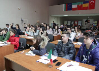 Ученици от 5 страни застанаха срещу омразата и насилието