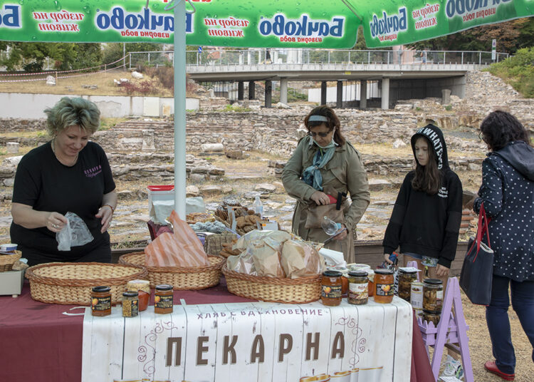 Вино, кулинарни изкушения и занаяти водят гости на „Августиада“ 1 IMG 9254