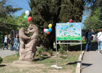 Скаутски хляб, скачане с чували и арт ателиета в “Аязмото”