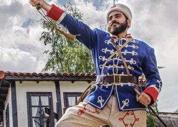 Селфи с Вазов и Ботев на „Витошка” преди Деня на будителите