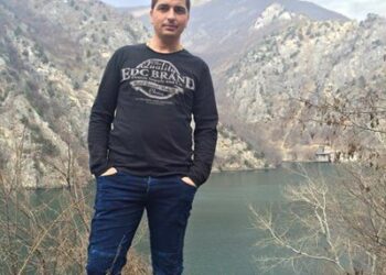 Млад мъж се нуждае спешно от операция и лечение в чужбина