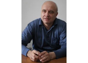 Социолог: ГЕРБ “бие” БСП, Борисов няма да даде на Радев да “гаси” пожара