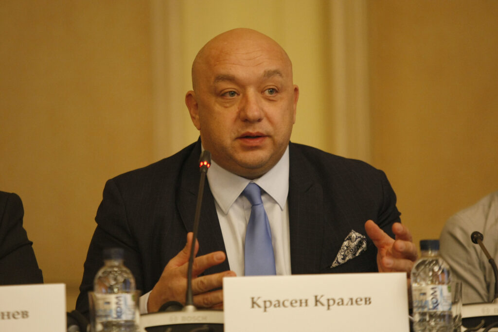 Кралев: Ако младите напускат България, нямаме бъдеще 2 JP 6 1 2