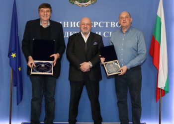 Министър Кралев награди баскетболните герои