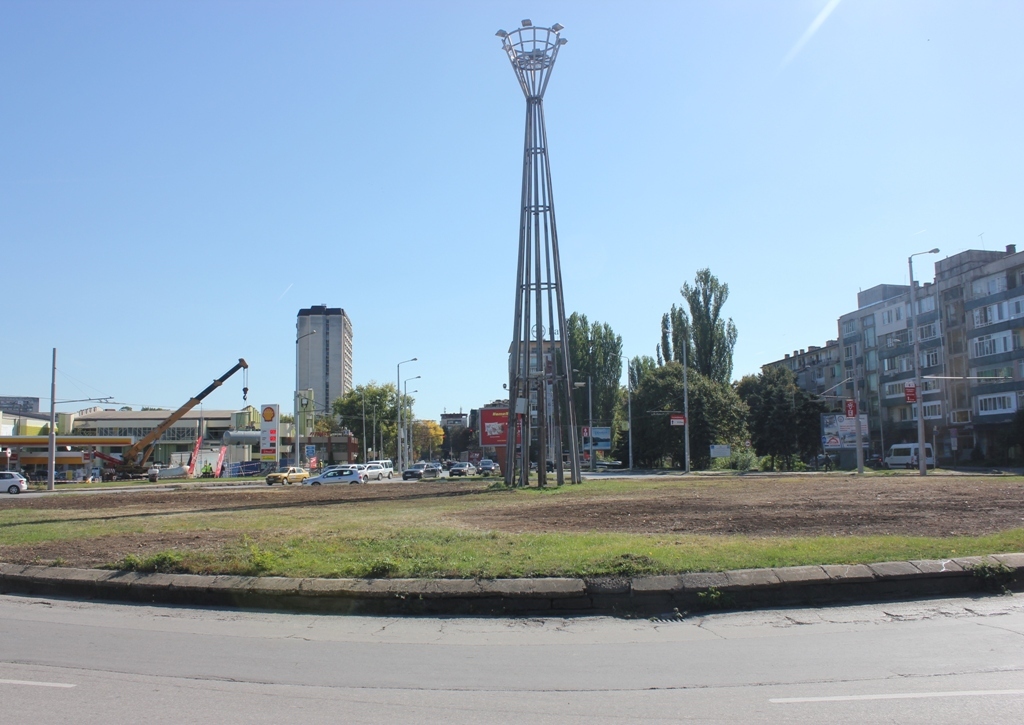 Обновяват кръговото кръстовище в Плевен