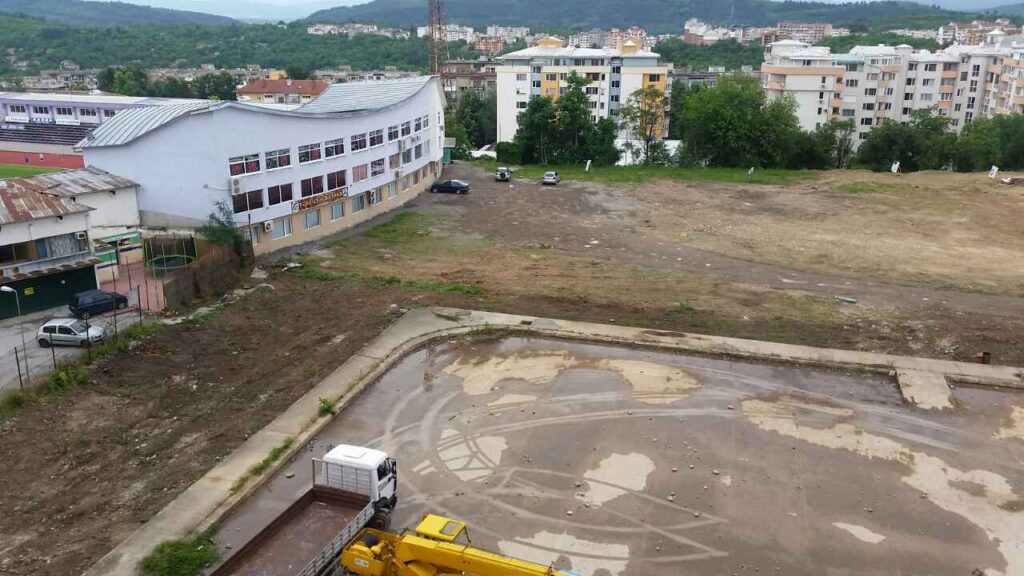 Превръщат ледена пързалка във футболно игрище 1 Ledena Purzalka Teren