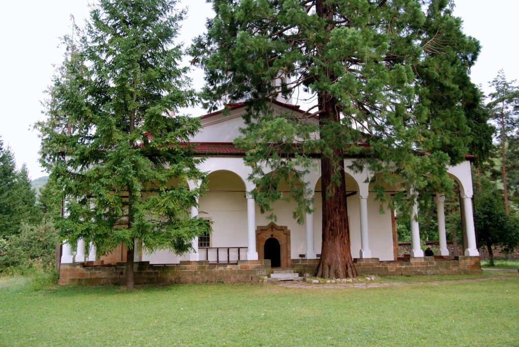 Романи се раждат в Лопушанския манастир 3 Lopushanski Manastir 052
