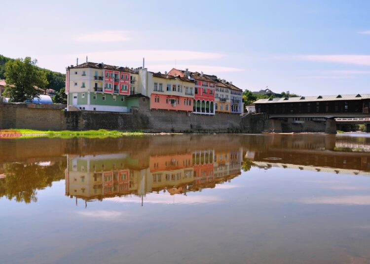 Lovech 4